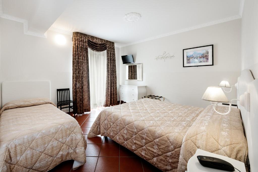 Postel nebo postele na pokoji v ubytování Hotel Edelweiss