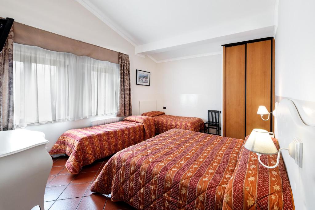 Postel nebo postele na pokoji v ubytování Hotel Edelweiss