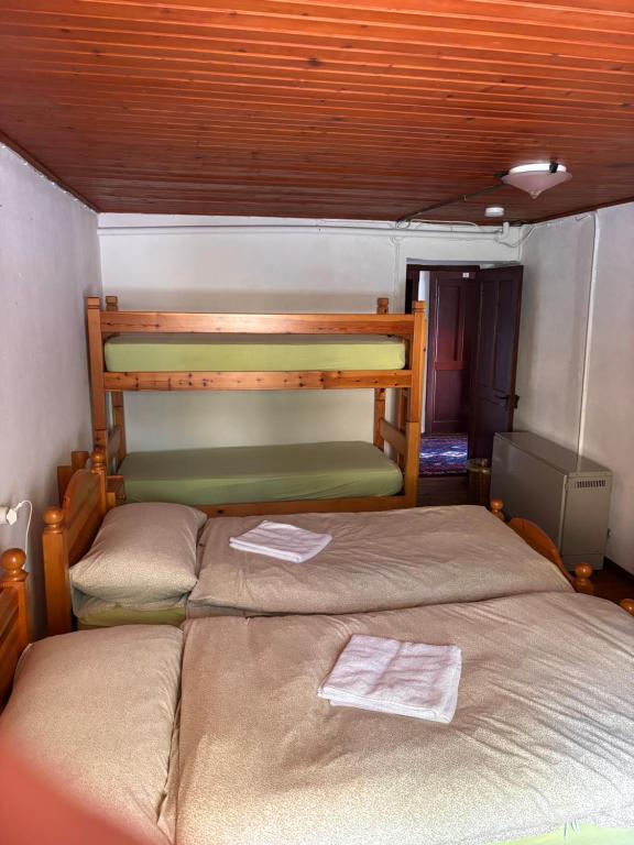 two bunk beds in a room with at Ritrovo Neggia in Vira