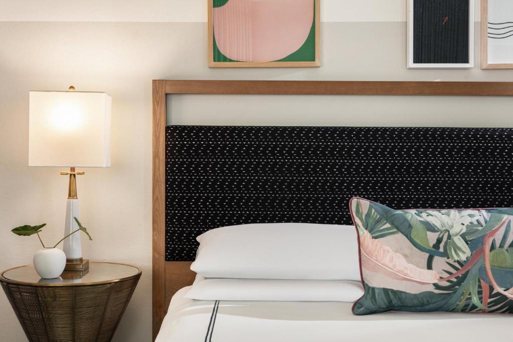 Kimpton Surfcomber Hotel, an IHG Hotel - 