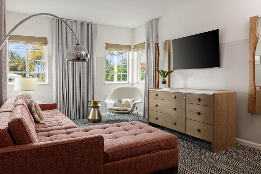 Kimpton Surfcomber Hotel, an IHG Hotel - 