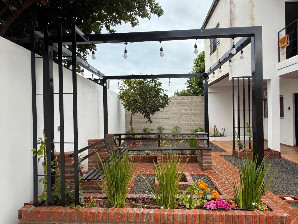 a bench under a pergola in a garden at Complejo GARUPÁ in Garupá