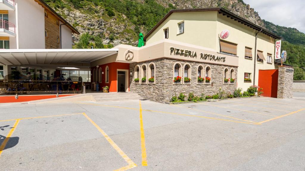 Nespecifikovaný výhled na hory nebo výhled na hory při pohledu z hotelu