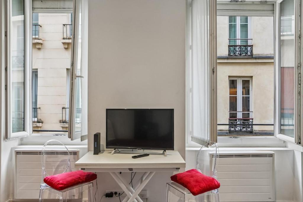 AIR CONDITIONER Spacious Studio in the heart of St Germain