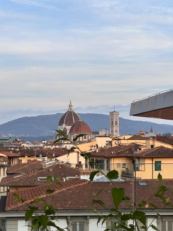 Casa ampia in Viale Belfiore, tram T1 T2, SMN station