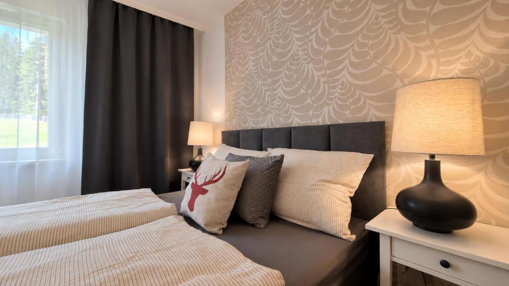 a bedroom with a bed and a window and a bed sidx sidx sidx at Willa Apart 19A in Karpacz