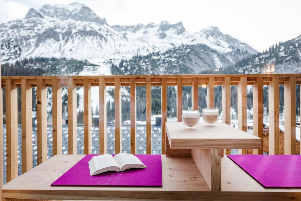 Nespecifikovaný výhled na hory nebo výhled na hory při pohledu z hotelu