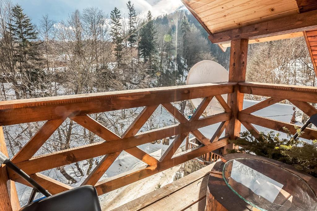 Nespecifikovaný výhled na hory nebo výhled na hory při pohledu z hotelu