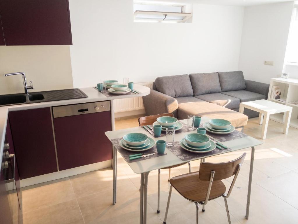a kitchen and a living room with a table and chairs at Comfortable Apartment in Waterloo with Jacuzzi - 78m² in Waterloo