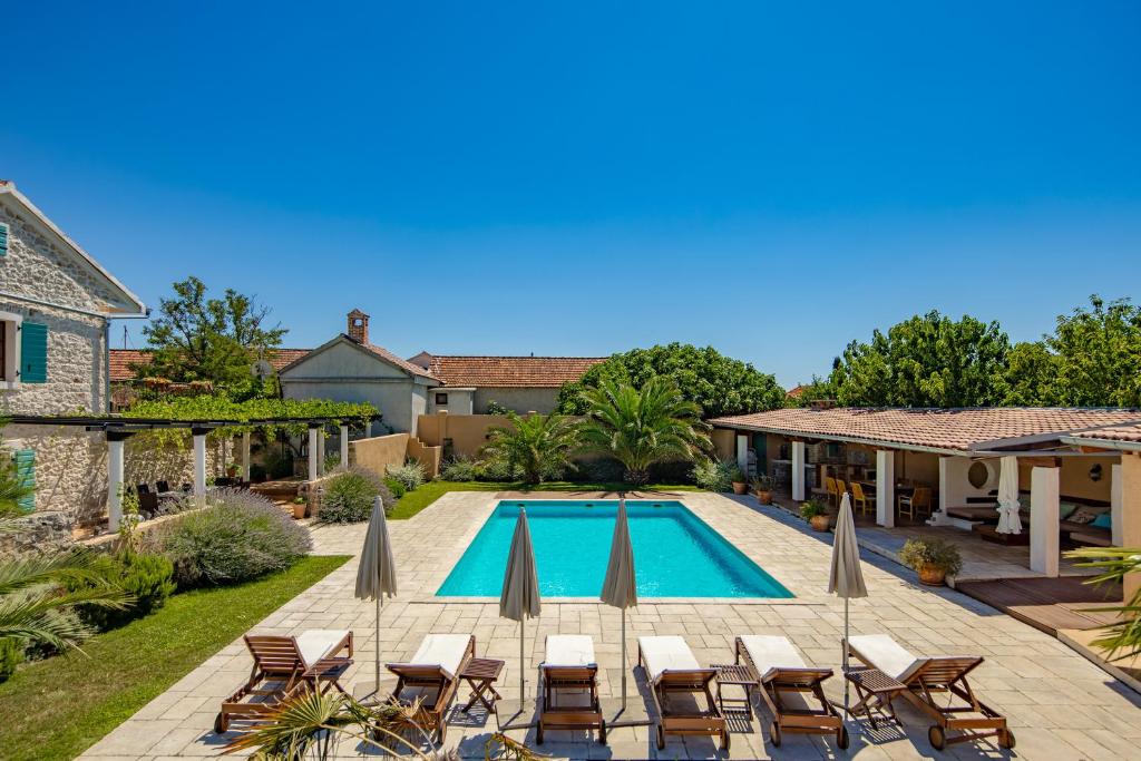 Villa Dalmatia | Luxury Stone Villa with Pool & Tennis