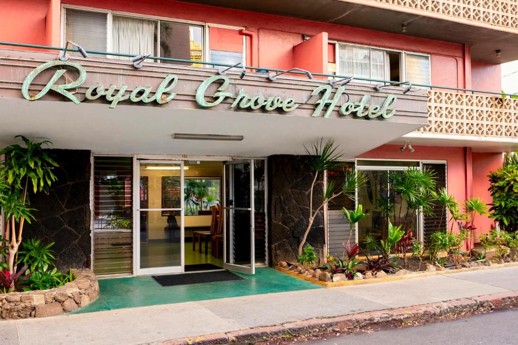 a hotel with a sign that reads rapid curve hotel at Royal Grove Waikiki in Honolulu