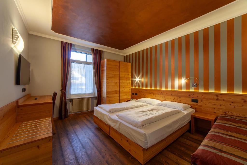En eller flere senge i et værelse på Hotel Cles