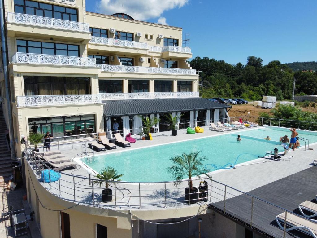 Piscina de la sau aproape de Ancora Sofiei