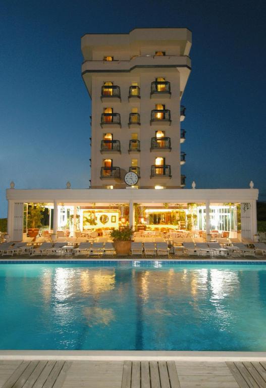 Bazén v ubytování Hotel Beny nebo v jeho okolí