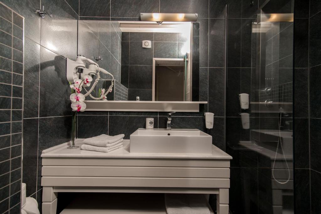 Cosmopolitan Hotel - 2