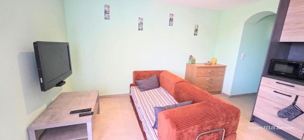 LE BARCARES - plage et village de Noël à pied - logement "Aiguamar" climatisé 1 chambre avec terrasse, 4 personnes - parking privé