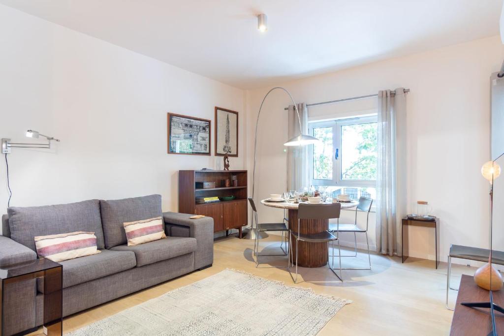 Coastal 2BR Near Metro with AC by LovelyStay