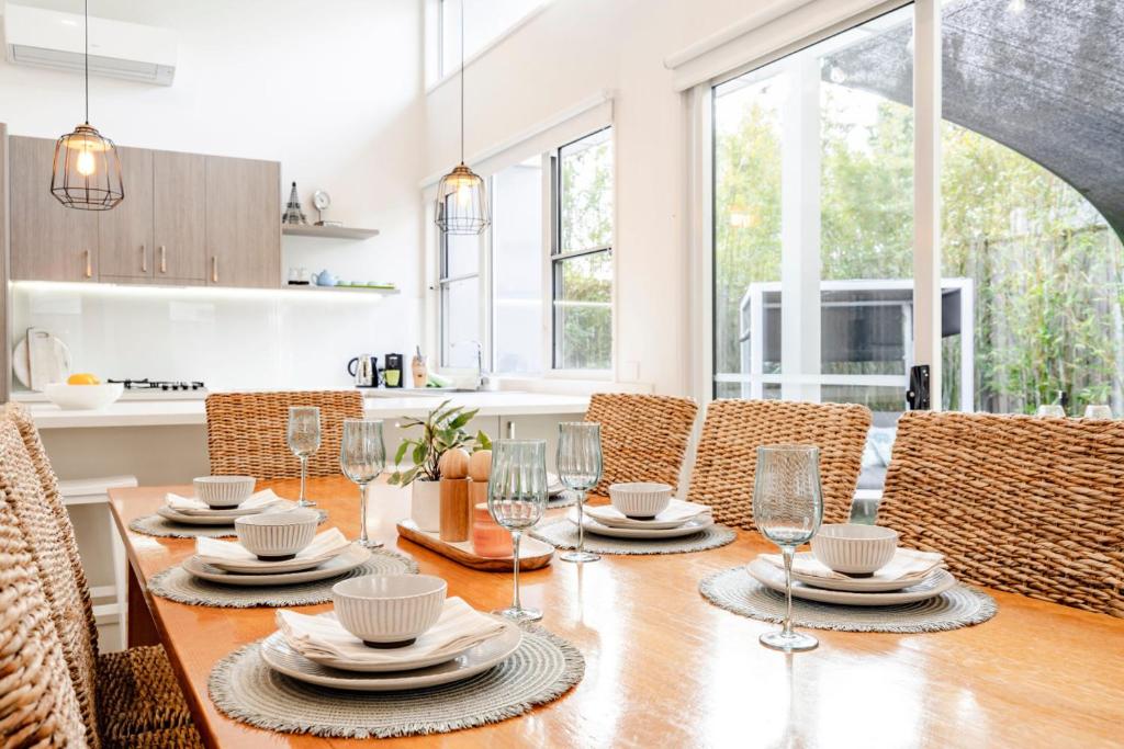 a dining room with a table and chairs at Ocean Grove Beach House 2 - Pets - Late checkout - Accessible in Ocean Grove