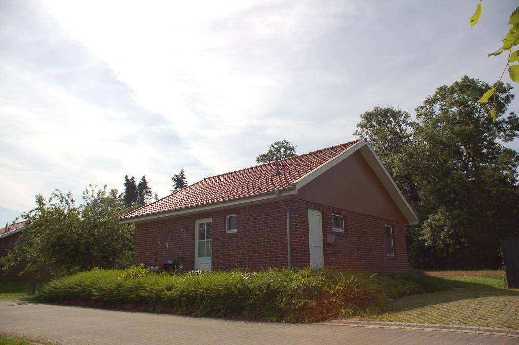 a red brick house with a red roof at Ferienhaus Petri Heil in Oberlangen
