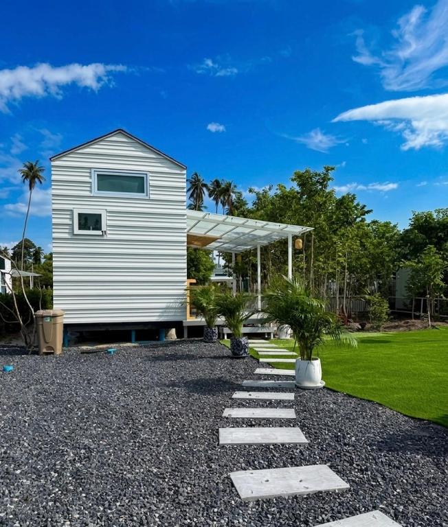 Beach Tiny House - Plot 11 tesisinin dışında bir bahçe