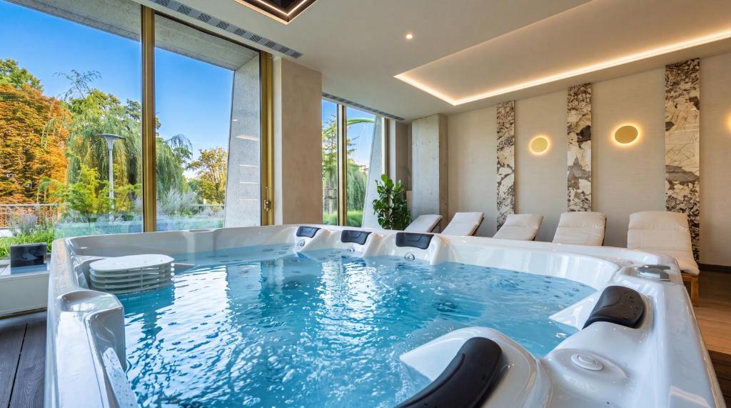 a hot tub in a room with a large window at Boulevard Drobnera SPA&Wellness - Restaurant PONTI - Widok na Odre in Wrocław