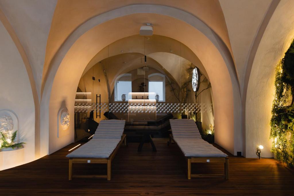 eine Kirche mit aasteryasteryasteryasteryasteryasteryasteryasteryasteryasteryasteryasteryastery in der Unterkunft Hotel Soho - Renovated 2026 in Tartu