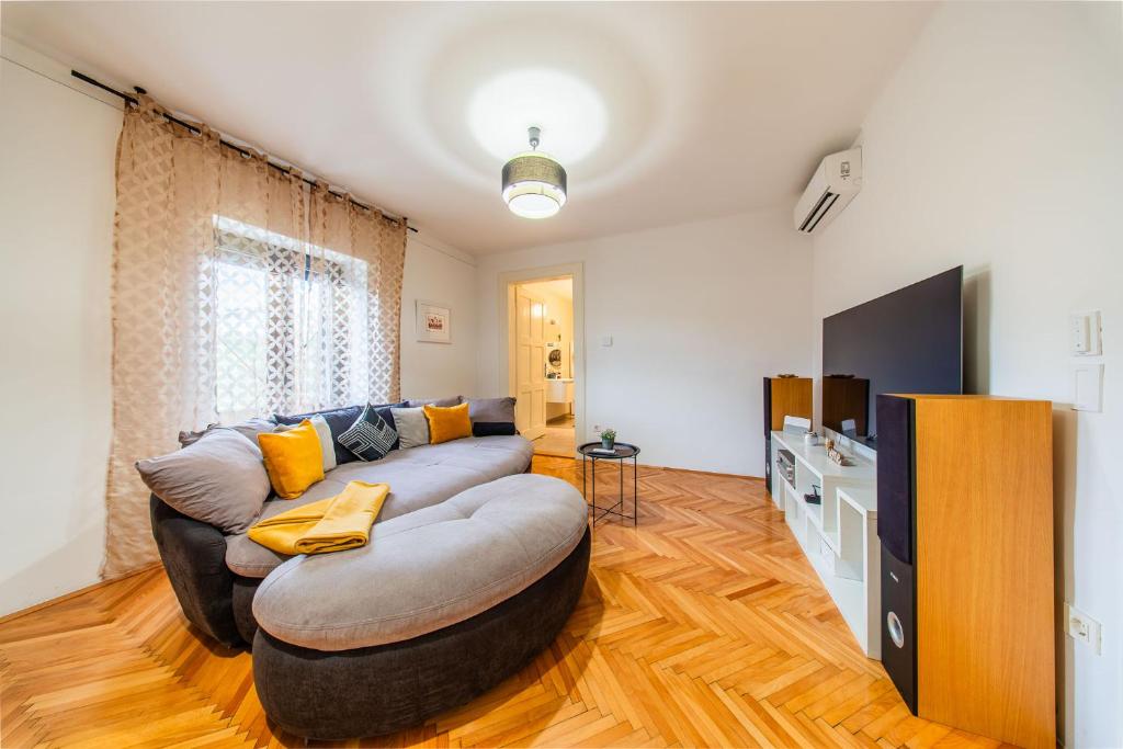 Flexible SelfCheckIns Zagreb 277 - 2 Bedroom Apartment - Backyard - Parking