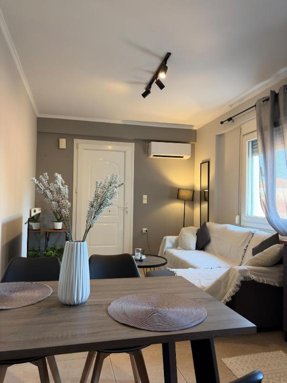 Cozy & Stylish Apartment - Steps from the Market