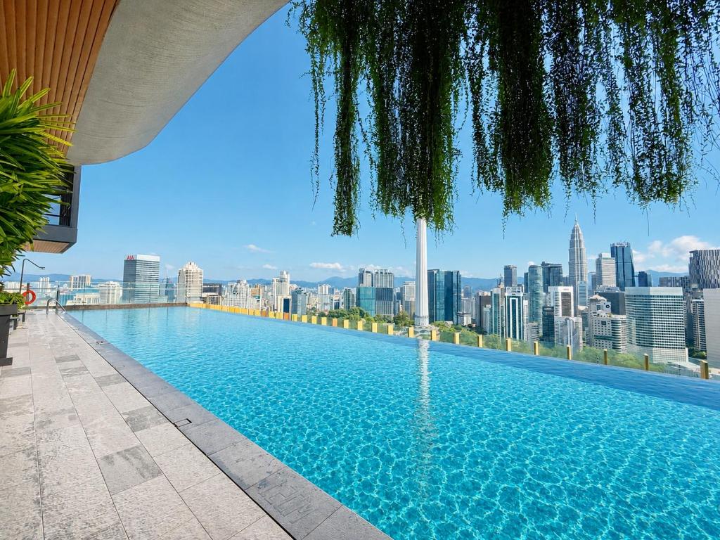 فضای داخلی Ceylonz Suites KLCC by Infinity Pool View در کوالالامپور - تصویر ۳