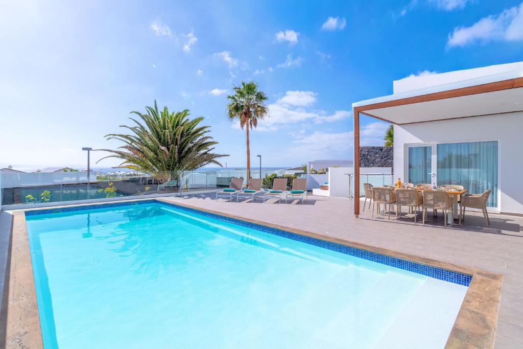 Villa Maravento Playa Blanca Heated Pool Family Luxury Retreat