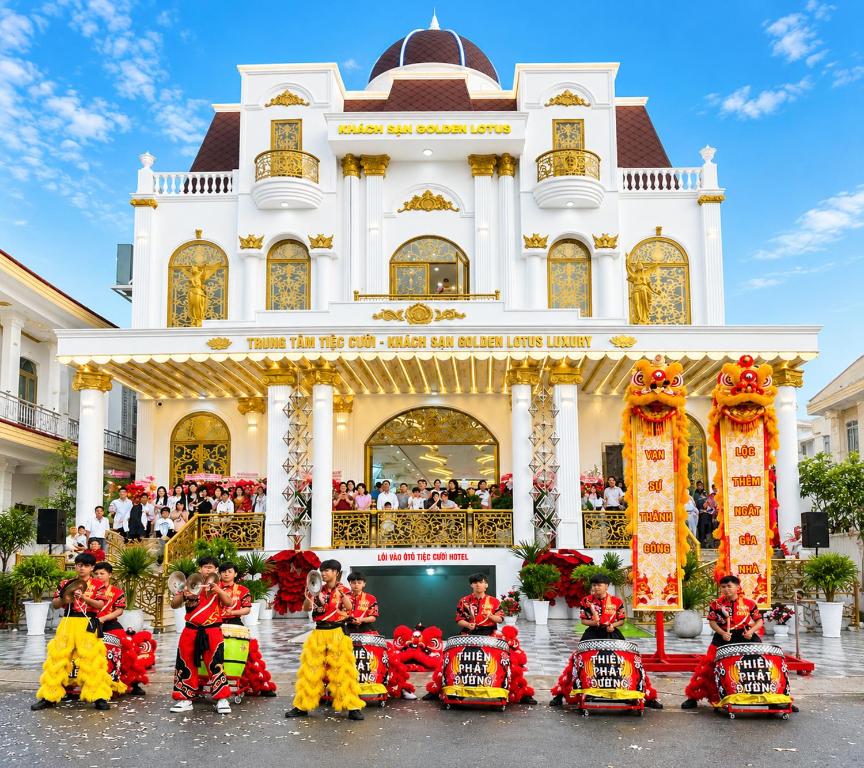 a group of performers in front of a building at Golden Lotus Hotel in Buôn Hồ