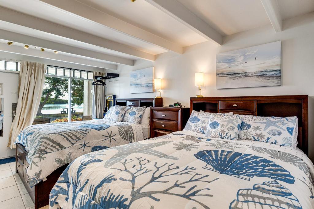 a bedroom with two beds and a window at Dolphin & Manatee Cove Condo: Beach Access + More! in Gulf City