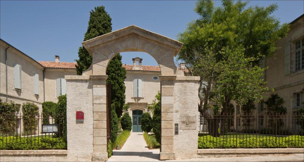 an entrance to a house with an archway at Hotel College des Doctrinaires, BW Premier Collection in Lectoure