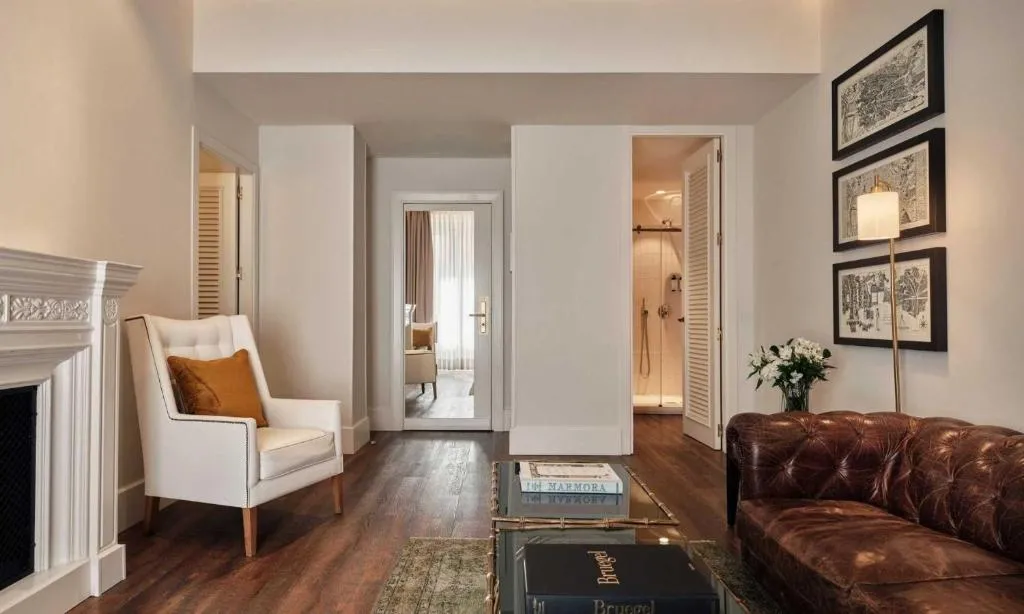 The Corner Suite