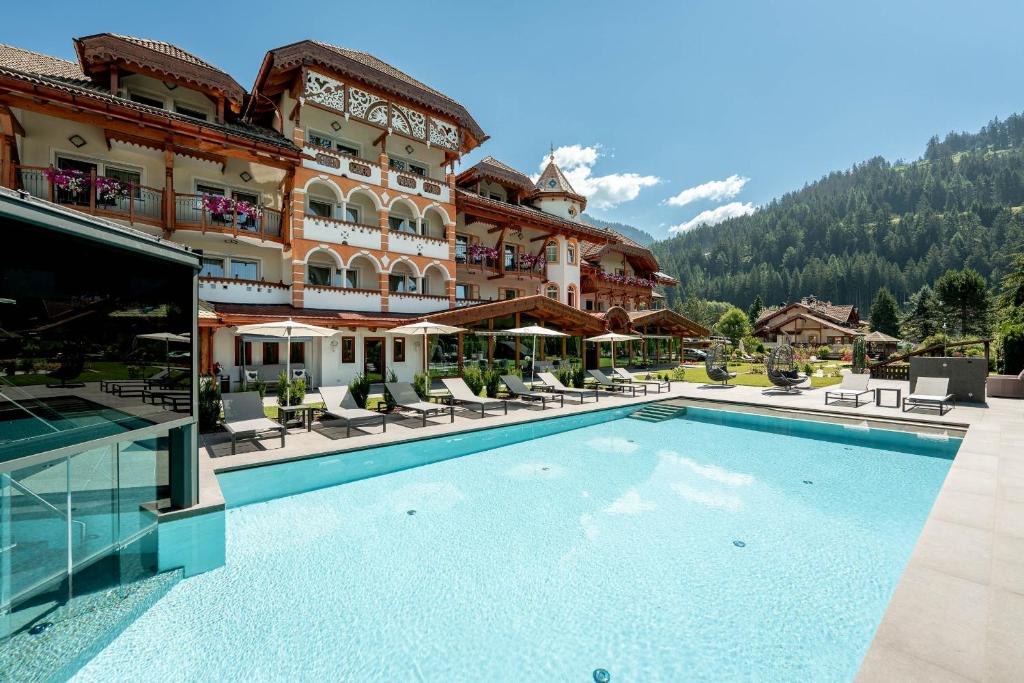 Piscina a Renè Dolomites Boutique Hotel - Adults Preferred o a prop