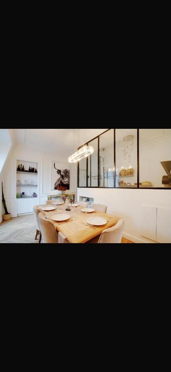 Appartement cosy 4BDR pour 12P Canal Saint Martin