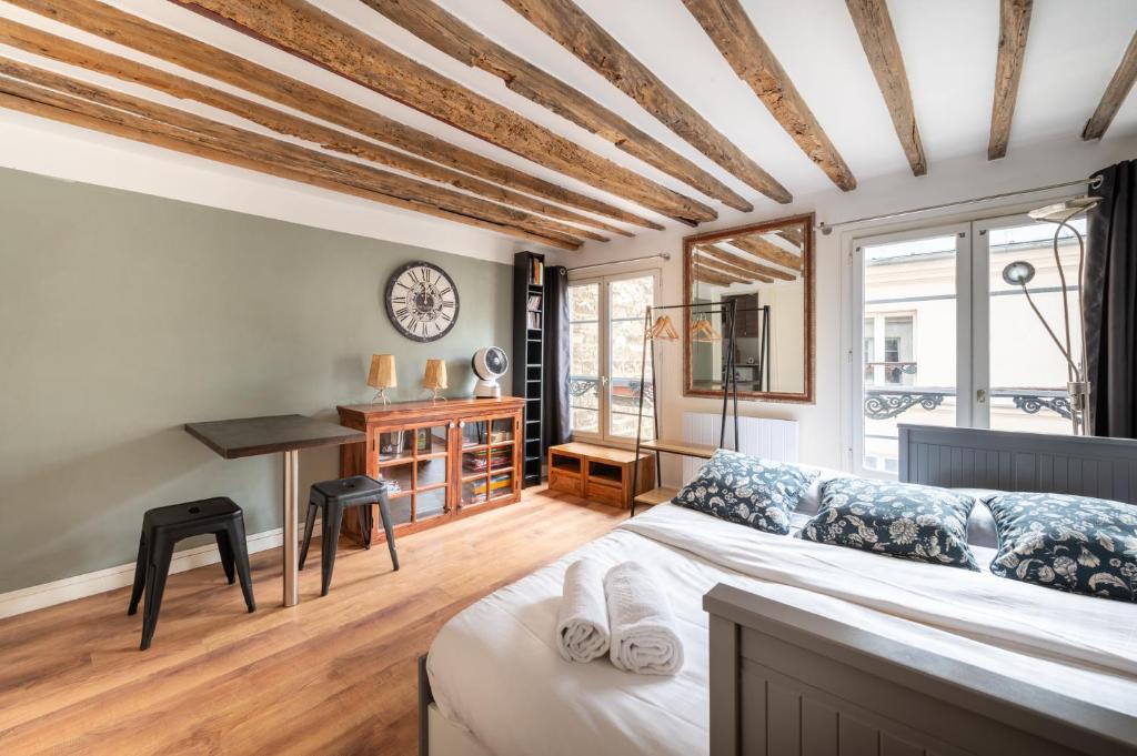 Central Parisian-style Studio Apart - Sentier