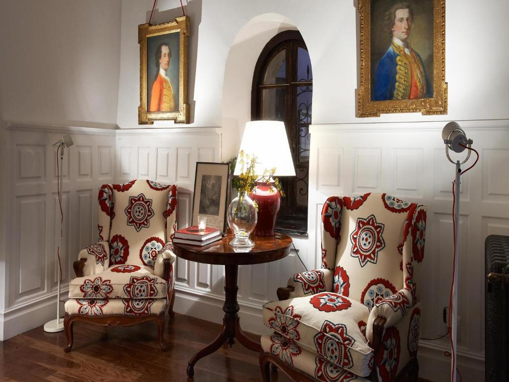 Posezení v ubytování Churrut Hotel