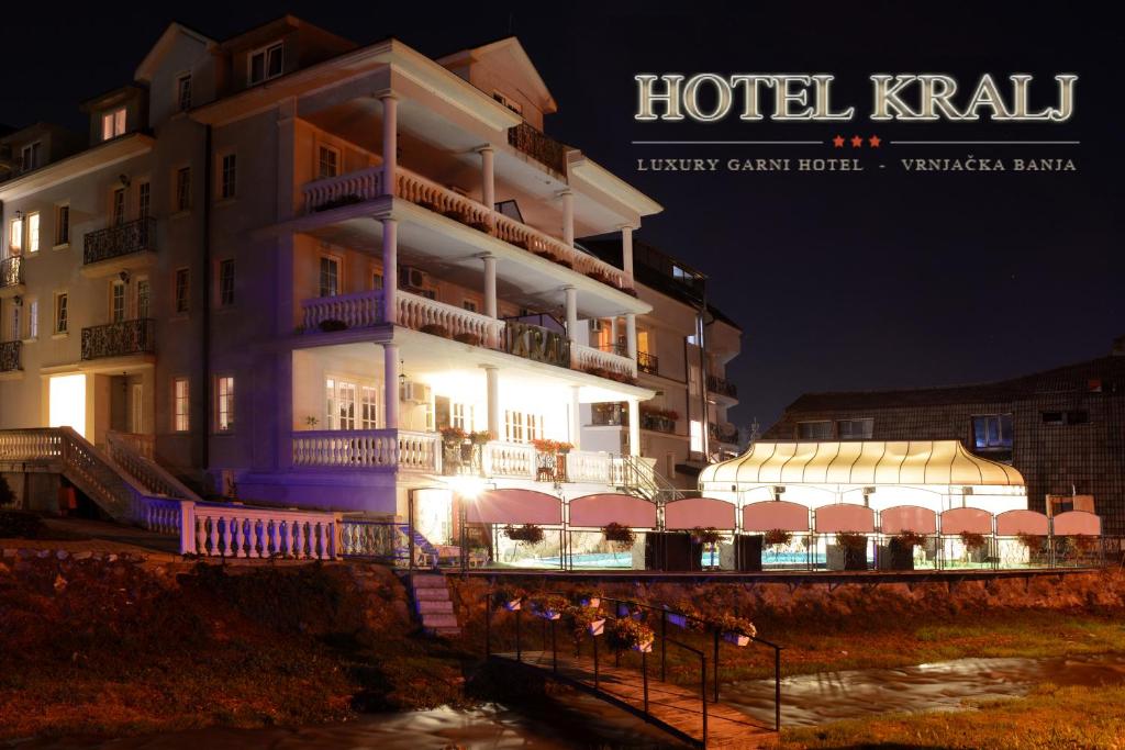 a hotel kraala is lit up at night at Hotel Kralj in Vrnjačka Banja