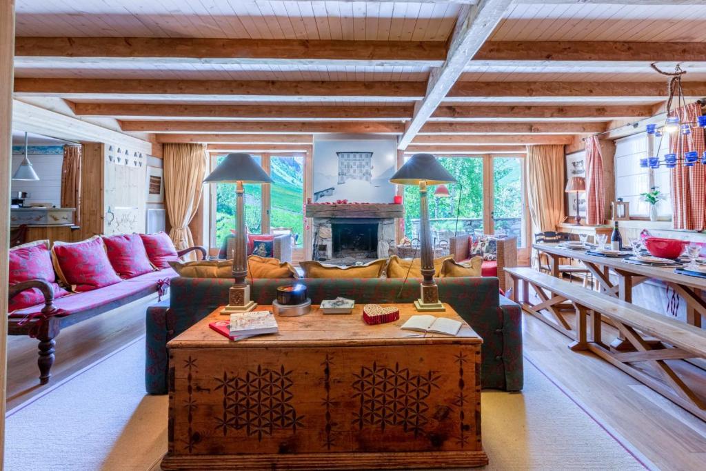 Stunning Duplex with Panoramic Views ski in ski out