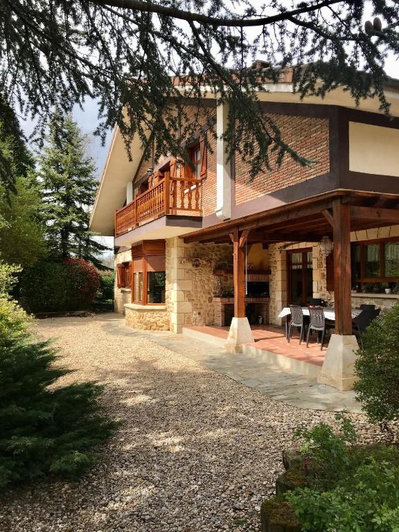 a large house with a balcony and a patio at Caserio Arrigorri in Murguía