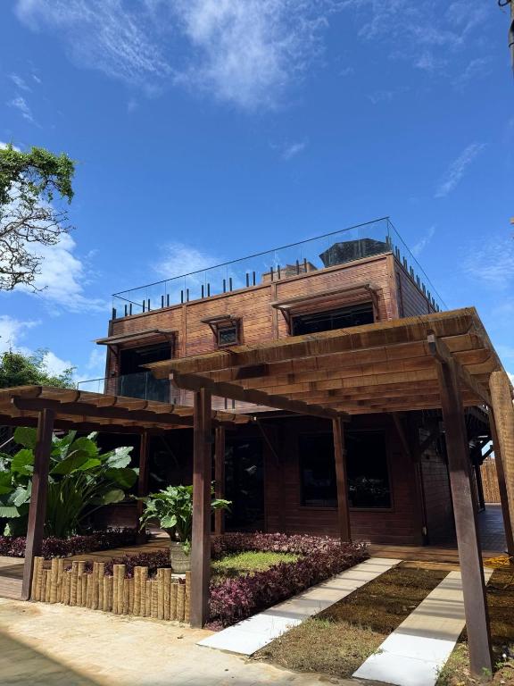 a building with a wooden archway in front of it at Vista do Pico in Fernando de Noronha