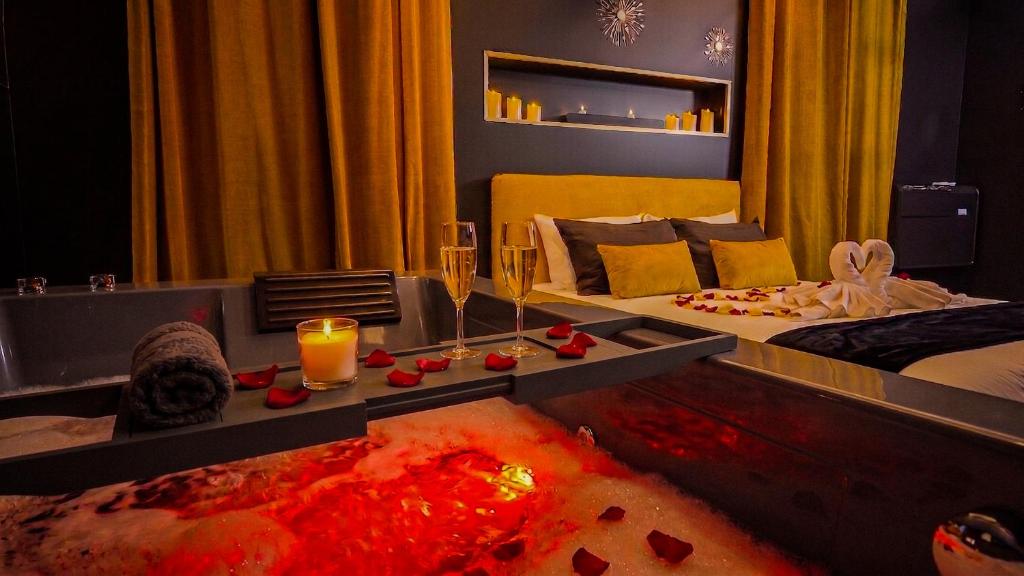 a hotel room with a fire pit in the middle at L'Écrin d'Or - Spa - Cinéma privé in Saumur