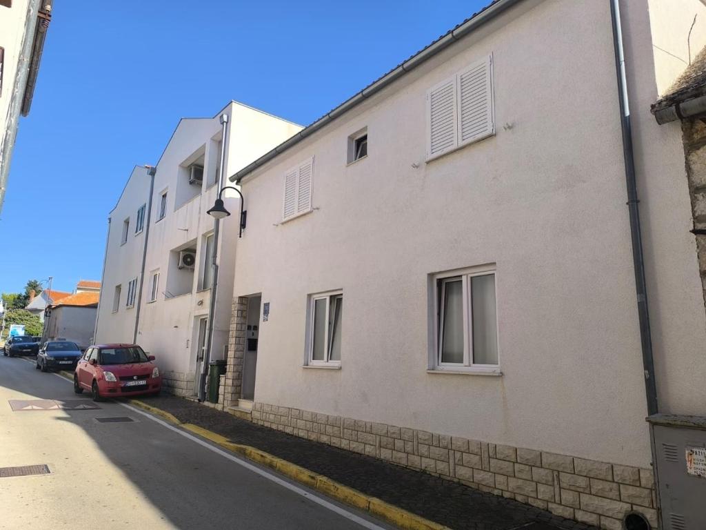 Apartments with parking space Primosten - 27881