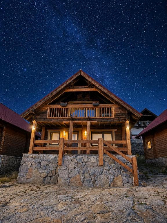 a log cabin at night with a star filled sky at Chalé Recanto 39 Luxury Mountain Retreat in Penhas da Saúde