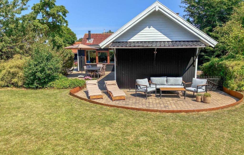 a gazebo with lounge chairs and a patio at 3 Bedroom Beautiful Home In Asperup in Asperup