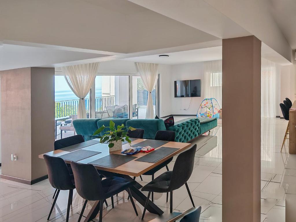 Azure Marine Apartment