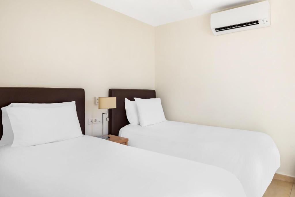 Sunset Harbour Club - 