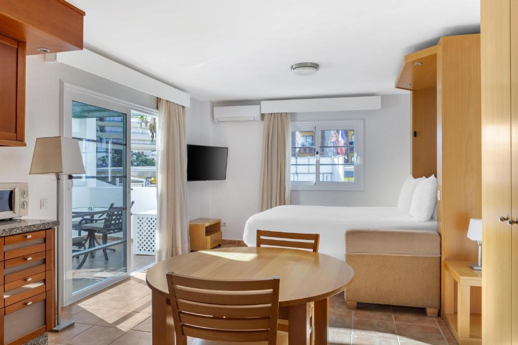 Sunset Harbour Club - 