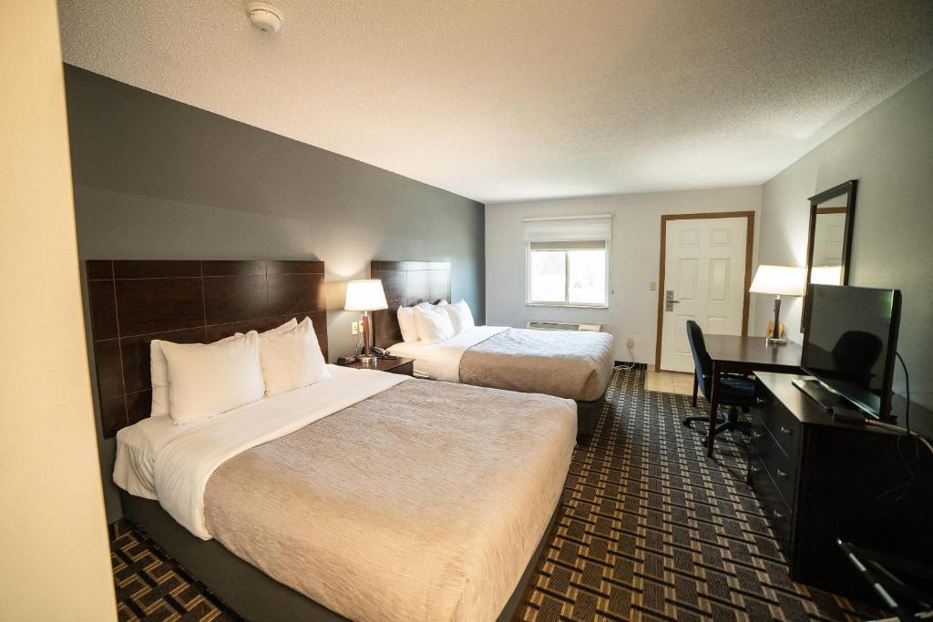 Quality Inn & Suites Watertown near Prairie Lakes Ice Arena - 
